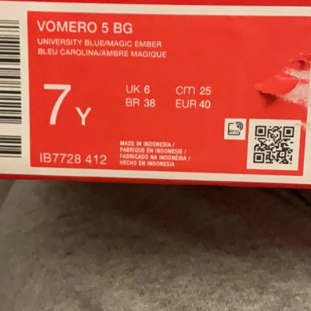 NIKE - Vomero 5 BG, Size: 8.5 Women’s / 7 Youth